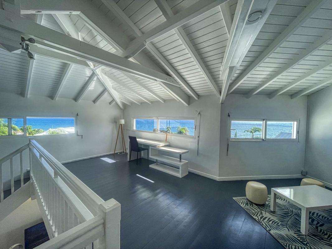 36.Location villa piscine vue mer Ste Anne Guadeloupe_Mezzanine Bureau